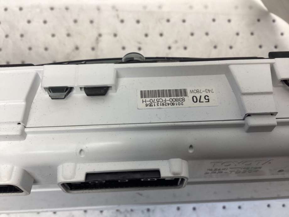 Instrumentpanel til Toyota Hilux 2016-2020  (TOYOTA|)