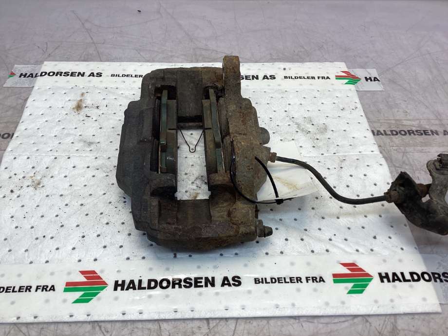 Bremsecaliper venstre foran til Toyota Hilux 2016-2020  (TOYOTA|477500K350|)
