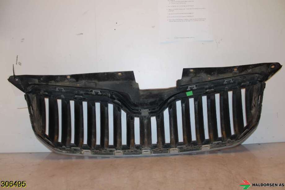 Grill til Škoda Yeti 2014-2017 (Fase 2)  (SKODA|5L0 853 668 A 9B9|)