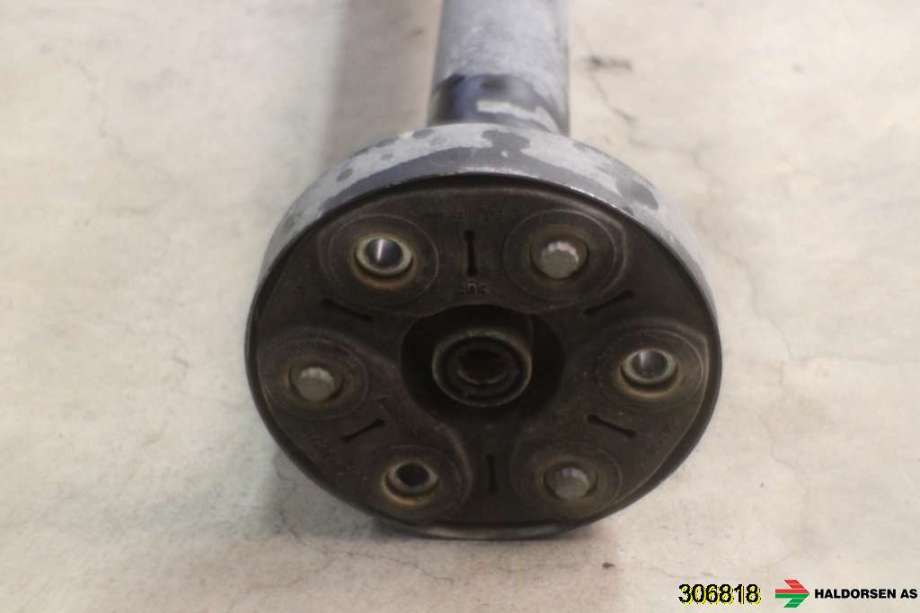 Mellomaksel til VW Passat 2015-2019 (Fase 1) (B8) (B8) (VOLKSWAGEN|3Q0 521 101 AB|)