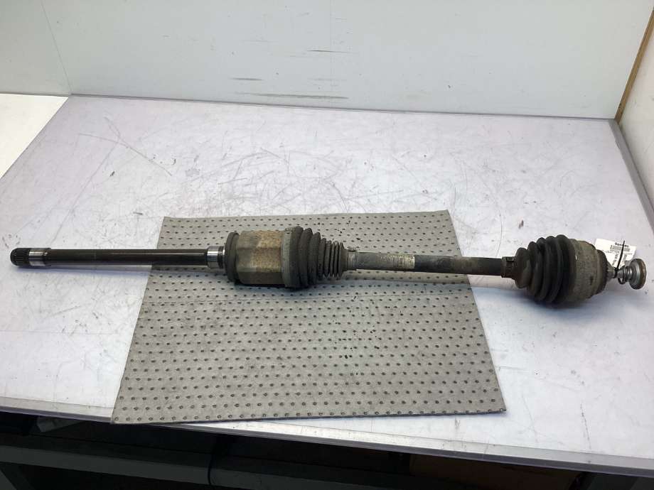 Drivaksel høyre foran til BMW X3 2010-2017 (F25) (F25) (BMW|31 60 8 675 014|)