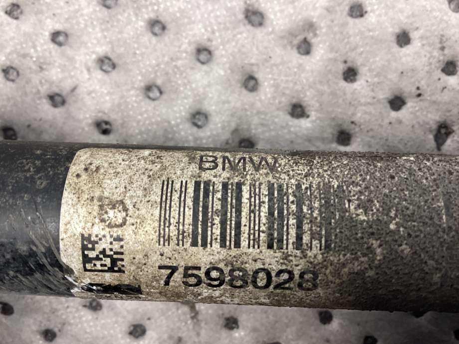 Drivaksel høyre foran til BMW X3 2010-2017 (F25) (F25) (BMW|31 60 8 675 014|)