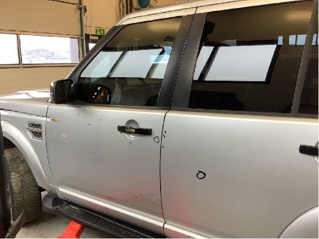 Dør venstre foran til Land Rover Discovery 2005-2009 (Type III)  (LAND-ROVER|BDA780110|)