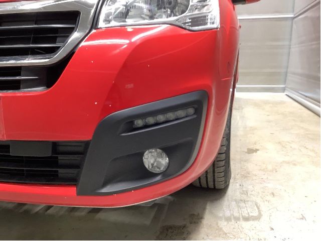 Tåkelykt venstre foran til Peugeot Partner, 2015-2019 (Type II, Fase 2)  (PEUGEOT|6208 E1)