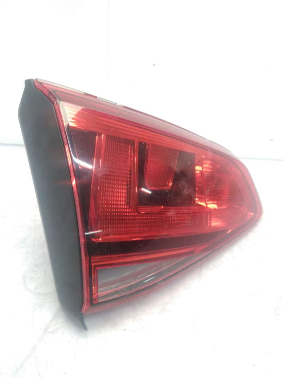 Baklykt venstre indre til VW Golf VII 2012-2017 (Fase 1)  (VOLKSWAGEN|5GO 945 093 AC|)