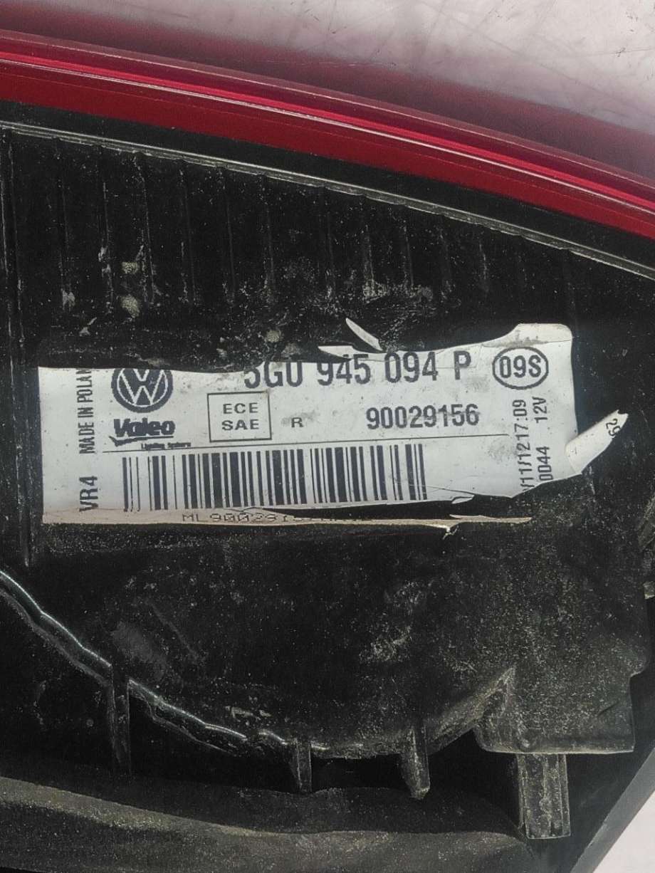Baklykt høyre indre til VW Golf VII 2012-2017 (Fase 1)  (VOLKSWAGEN|5G0 945 094 AE|)
