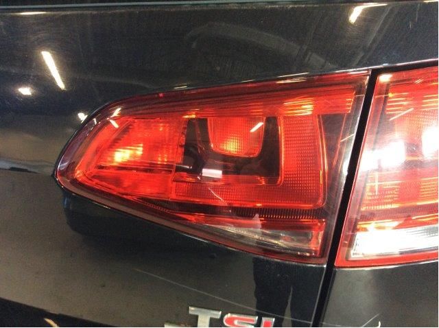 Baklykt høyre indre til VW Golf VII 2012-2017 (Fase 1)  (VOLKSWAGEN|5G0 945 094 AE|)