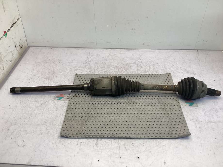 Drivaksel høyre foran til BMW 5-Serie 2003-2010 (E60/E61) (E60/E61) (BMW|31 60 7 570 272|)