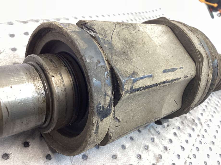 Drivaksel høyre foran til BMW 5-Serie 2003-2010 (E60/E61) (E60/E61) (BMW|31 60 7 570 272|)
