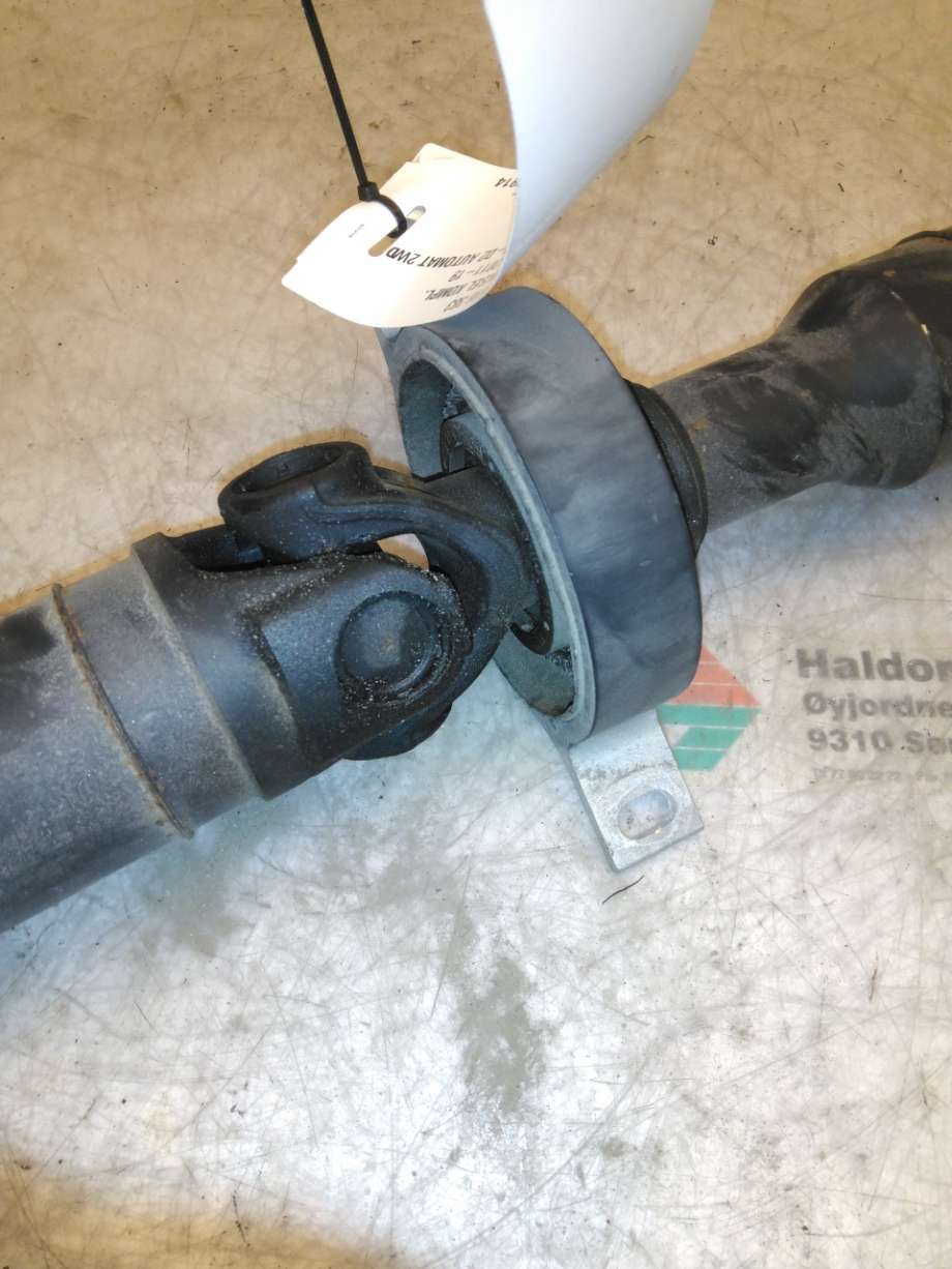 Mellomaksel til BMW 1-Serie 2011-2015 (Fase 1) (F20/F21) (F20/F21) (BMW|26 10 7 598 383|)