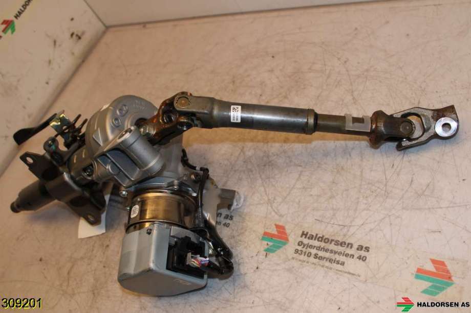 Rattaksel til Toyota Yaris Cross (SUV) 2021-->>  (TOYOTA|452500DF11|)