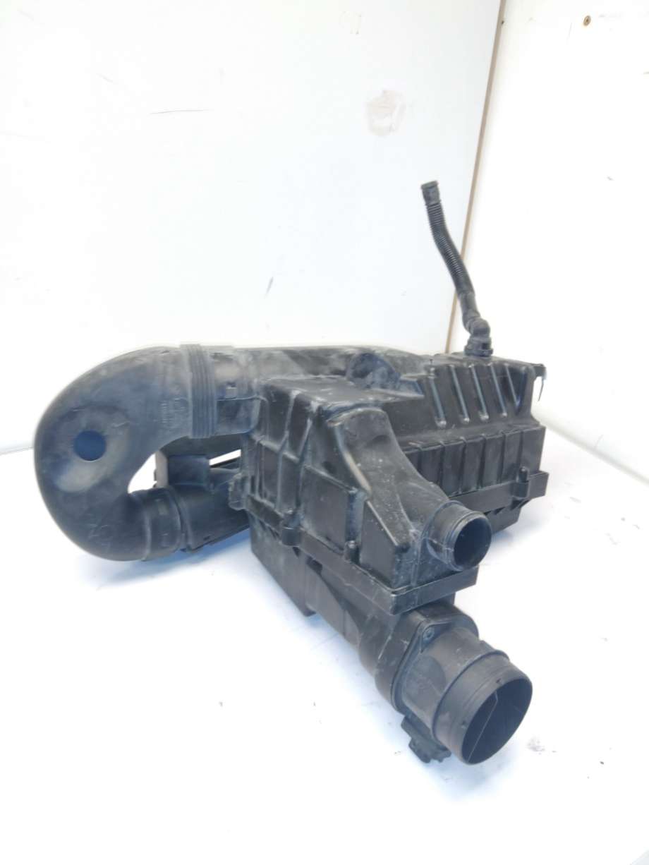 Luftfilterboks til VW Passat 2011-2015 (B7) (B7) (VOLKSWAGEN|3C0 129 607 BH|)