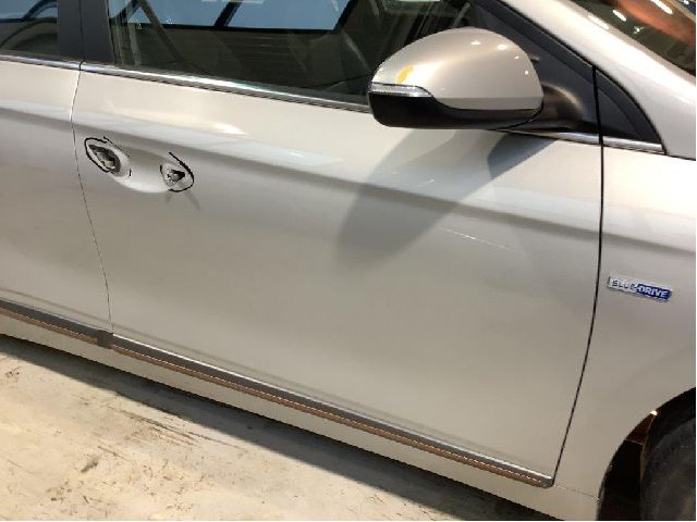 Dør høyre foran til Hyundai Ioniq Electric 2016-2019 (Fase 1)  (HYUNDAI|76004G 2010|)