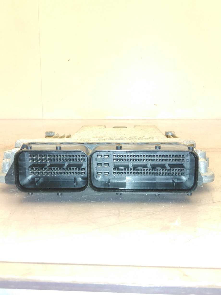 Styreenhet motor til VW Golf VI 2008-2012  (VOLKSWAGEN|03L 906 022 AG|)