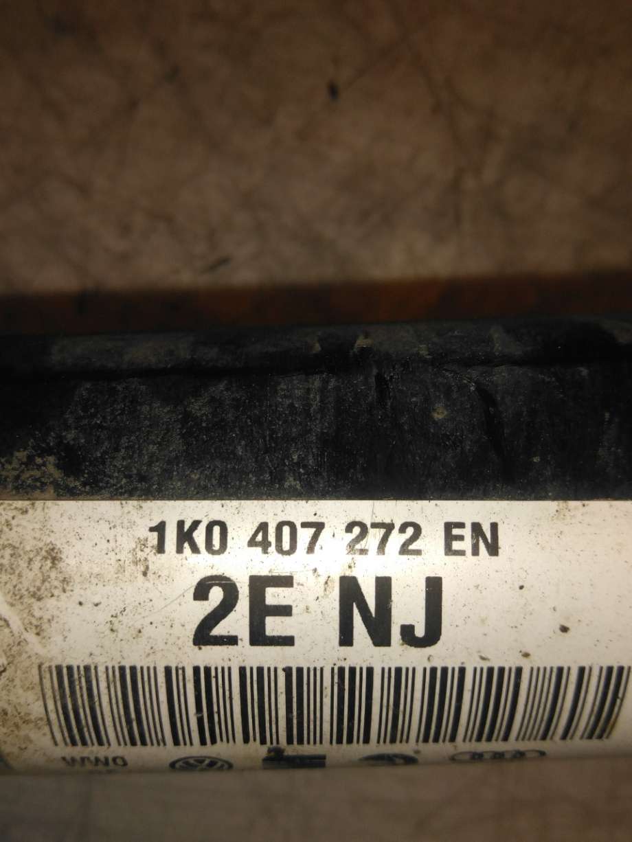 Drivaksel høyre foran til VW Golf VI 2008-2012  (VOLKSWAGEN|3C0 407 451 FX|)
