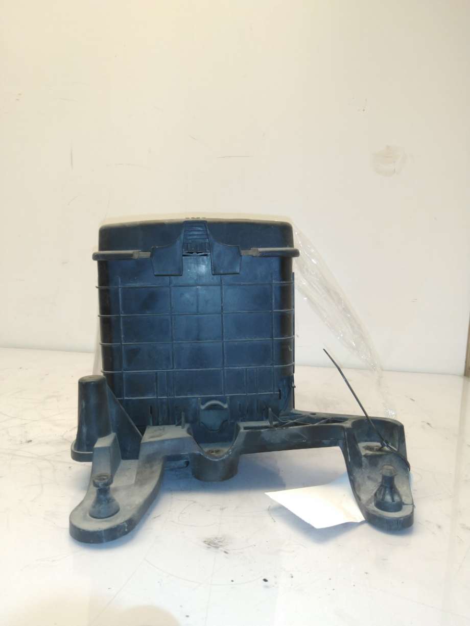 Batterikasse/feste til VW Passat 2011-2015 (B7) (B7) (VOLKSWAGEN|1K0 915 333 H|3C0 915 336 A|3C0 915 443 A)