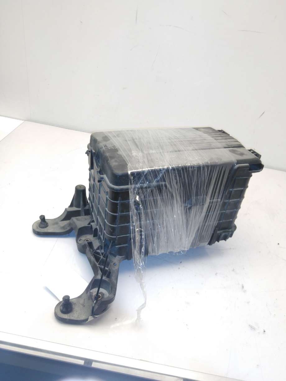Batterikasse/feste til VW Passat 2011-2015 (B7) (B7) (VOLKSWAGEN|1K0 915 333 H|3C0 915 336 A|3C0 915 443 A)