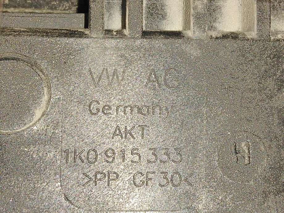 Batterikasse/feste til VW Passat 2011-2015 (B7) (B7) (VOLKSWAGEN|1K0 915 333 H|3C0 915 336 A|3C0 915 443 A)