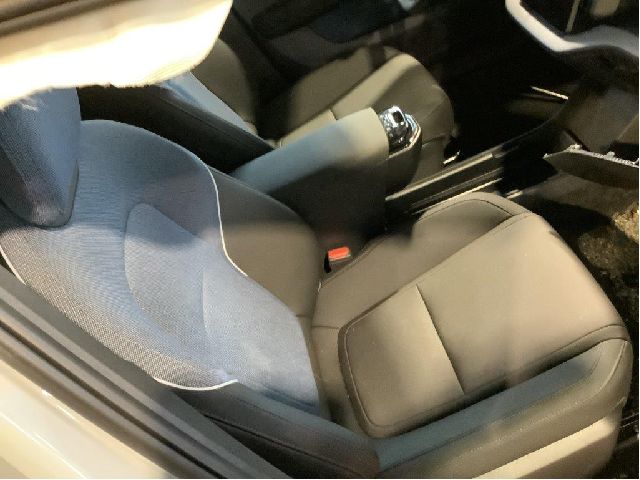 Sete foran høyre til Volvo EX30 2023-->> (VOLVO|)