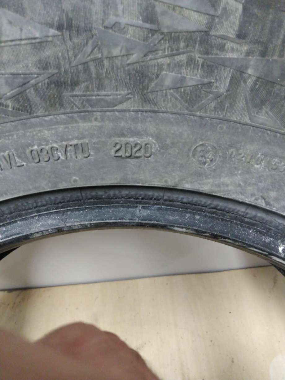 Dekk til Annet Dekk vinter pigg 0-->>  (ICE CONTACT 3|CONTINENTAL|)
