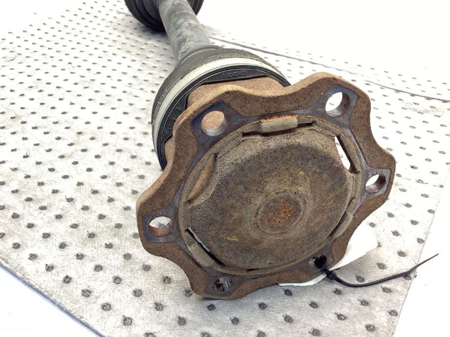 Drivaksel høyre foran til Audi A4 2007-2014 (Type IV) (B8) (B8) (AUDI|8K0 407 271 P|)