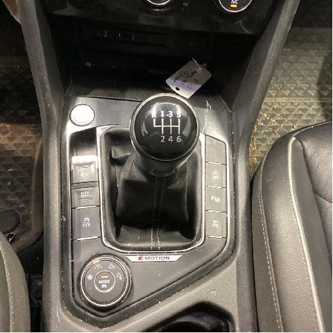 Girstang manuell til VW Tiguan, 2016-2020 (Type II, Fase 1)  (VOLKSWAGEN|5QA 711 049 D)