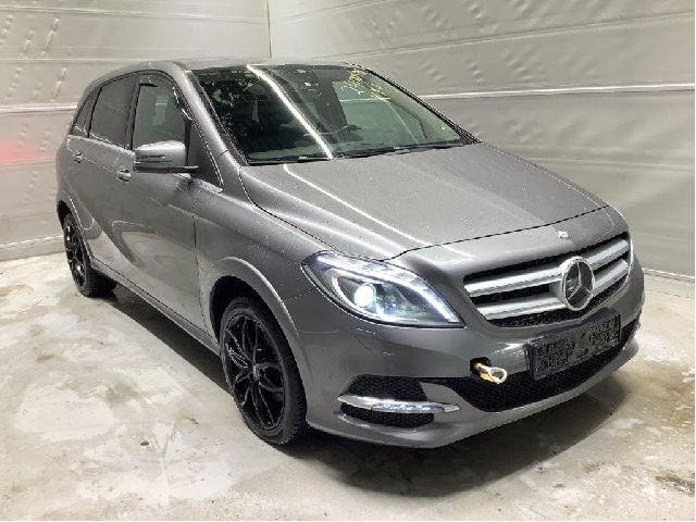 Støtfanger foran til Mercedes B-Klasse 2011-2018 (W246) (W246) (A 242 885 02 25|DELENR ER FARGELØS|)