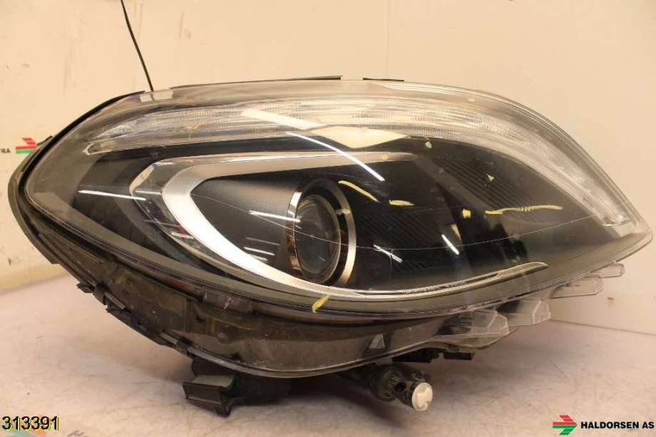 Frontlykt høyre halogen til Mercedes B-Klasse 2011-2018 (W246) (W246) (A 246 820 02 39|)