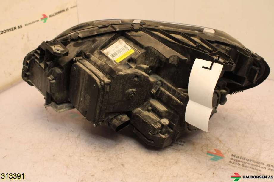 Frontlykt høyre halogen til Mercedes B-Klasse 2011-2018 (W246) (W246) (A 246 820 02 39|)