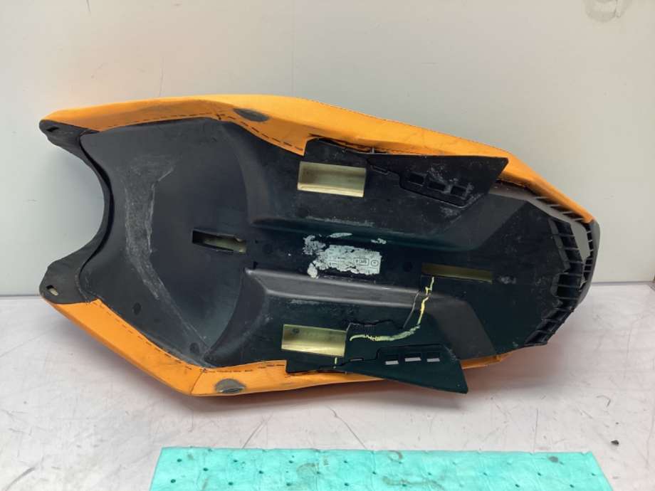 MC, Sal/sete, fremre til Snøscooter Ski-Doo øvrige 0-->>  (SKI-DOO RENEGADE 850XRS REV XM||RENEGADE)