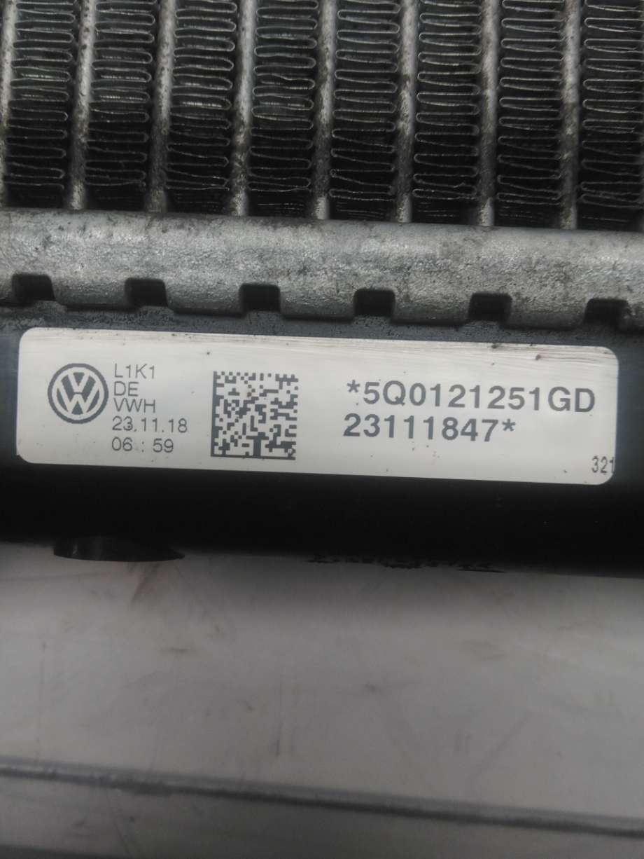 Radiator (automat gir) til Škoda Octavia 2017-2020 (Type III, Fase 2)  (SKODA|5Q0 121 251 GD|)