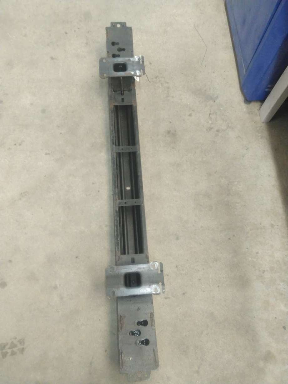 Støtfangerforsterkning foran til Land Rover Discovery 2005-2009 (Type III) (LAND-ROVER|DPE000086|)