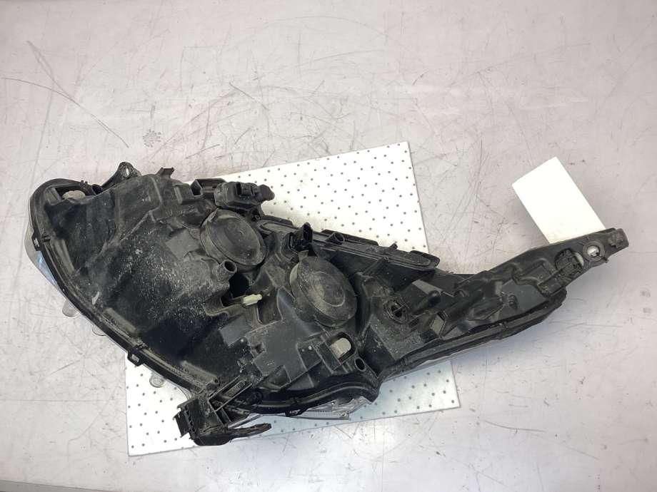 Frontlykt høyre halogen til Peugeot 208 2012-2019 (Type I)  (PEUGEOT|16 082 066 80|)