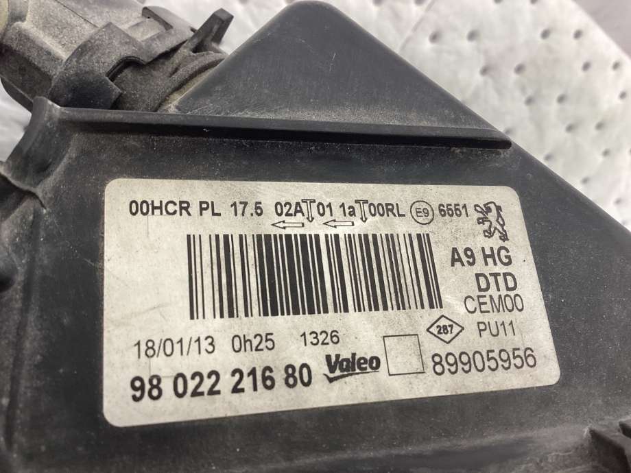 Frontlykt høyre halogen til Peugeot 208 2012-2019 (Type I)  (PEUGEOT|16 082 066 80|)