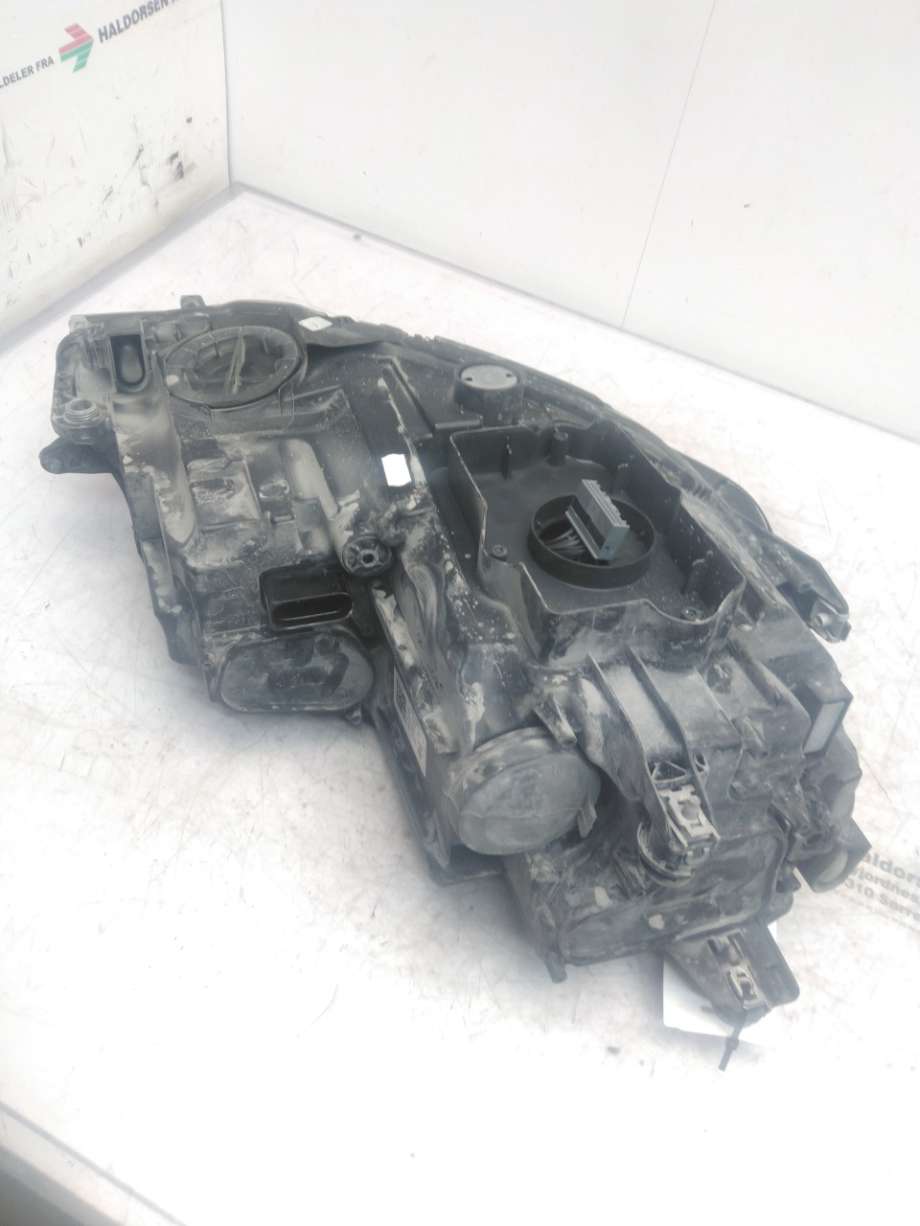 Frontlykt venstre halogen til VW e-Golf 2014-2017 (Fase 1)  (VOLKSWAGEN|5GE 941 773||5GE 941 035)