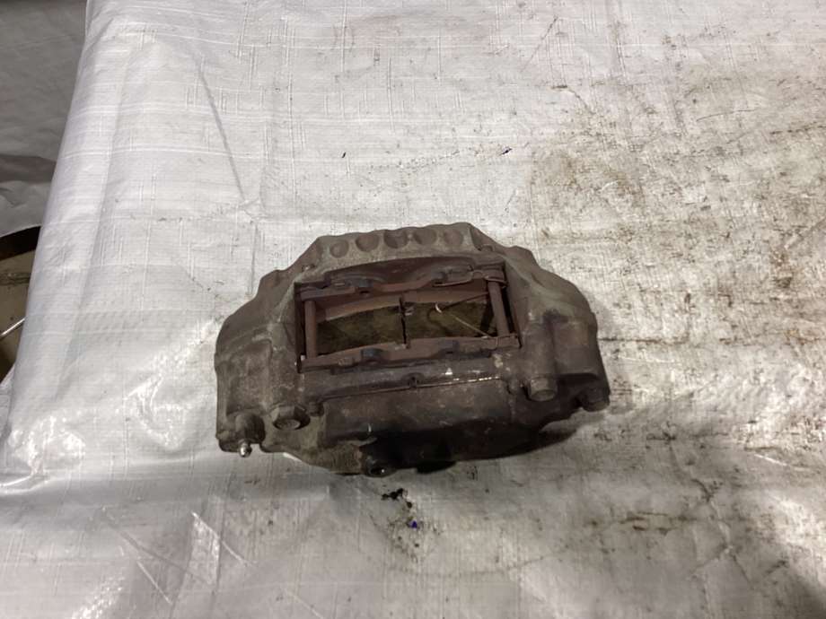 Bremsecaliper høyre foran til Toyota Hilux 2002-2005 (TOYOTA|4773035140|)