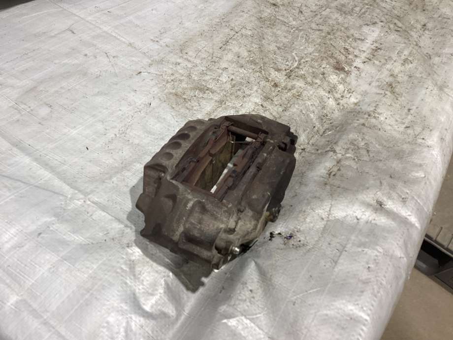 Bremsecaliper høyre foran til Toyota Hilux 2002-2005 (TOYOTA|4773035140|)