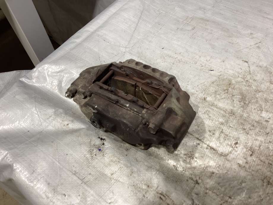 Bremsecaliper høyre foran til Toyota Hilux 2002-2005 (TOYOTA|4773035140|)