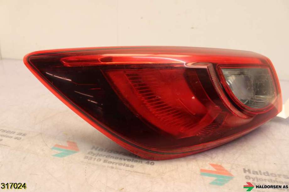 Baklykt venstre til Mazda CX-3 2015-2022  (MAZDA|DB2S-51-160E|)