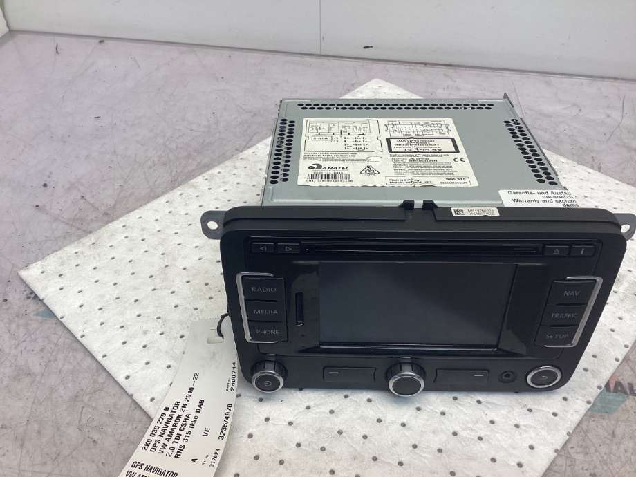 Bilstereo navigasjon til VW Amarok 2010-2016 (Type I, Fase 1) (VOLKSWAGEN|2K0 035 279 B|)