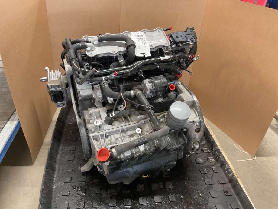 Motor bensin til VW Passat 2015-2019 (Fase 1) (B8) (B8) (VOLKSWAGEN|CUKC|04E 100 037 T|)