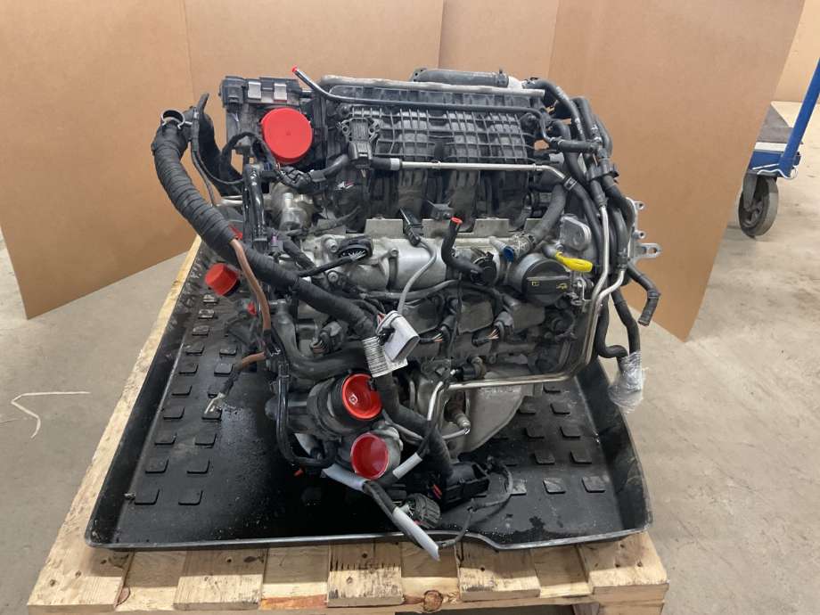 Motor bensin til VW Passat 2015-2019 (Fase 1) (B8) (B8) (VOLKSWAGEN|CUKC|04E 100 037 T|)