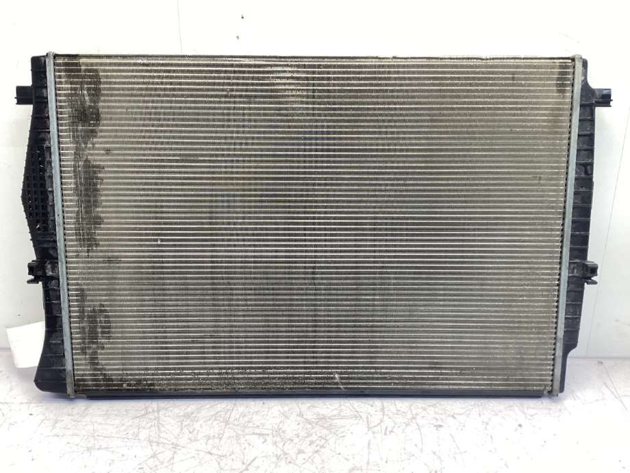 Radiator (automat gir) til VW Passat 2015-2019 (Fase 1) (B8) (B8) (VOLKSWAGEN|5Q0 121 251 GR|)