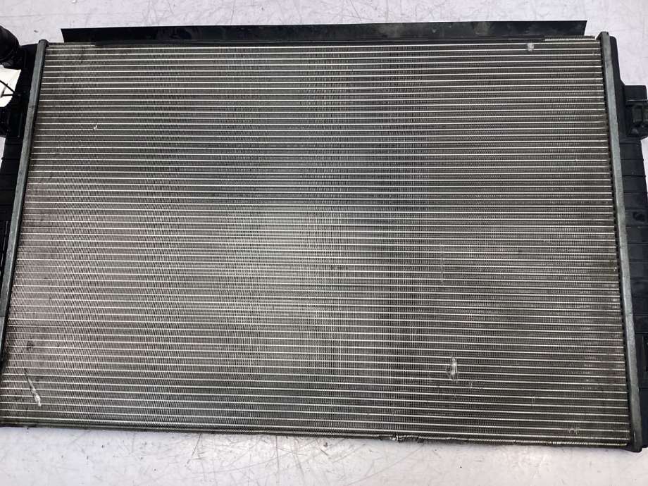 Radiator (automat gir) til VW Passat 2015-2019 (Fase 1) (B8) (B8) (VOLKSWAGEN|5Q0 121 251 GR|)