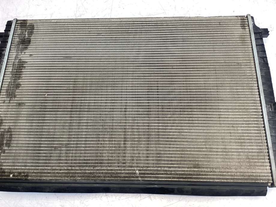 Radiator (automat gir) til VW Passat 2015-2019 (Fase 1) (B8) (B8) (VOLKSWAGEN|5Q0 121 251 GR|)