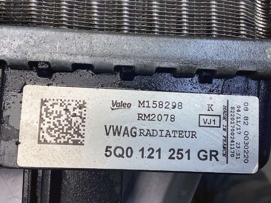 Radiator (automat gir) til VW Passat 2015-2019 (Fase 1) (B8) (B8) (VOLKSWAGEN|5Q0 121 251 GR|)