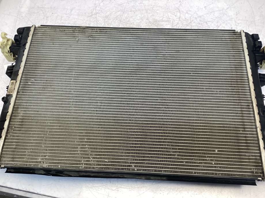 Radiator (automat gir) til VW Passat 2015-2019 (Fase 1) (B8) (B8) (VOLKSWAGEN|5WA 121 251 M|)