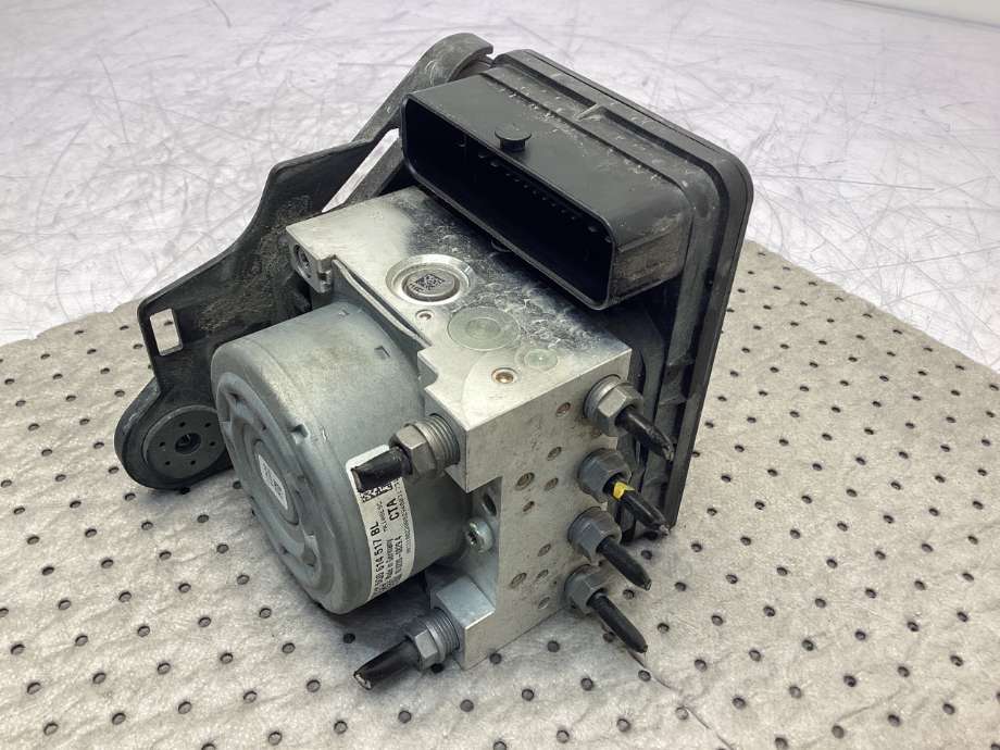 ABS sentral til VW Passat 2015-2019 (Fase 1) (B8) (B8) (VOLKSWAGEN|5Q0 614 517 BL|)