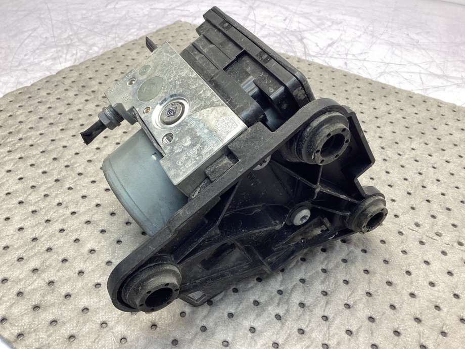 ABS sentral til VW Passat 2015-2019 (Fase 1) (B8) (B8) (VOLKSWAGEN|5Q0 614 517 BL|)