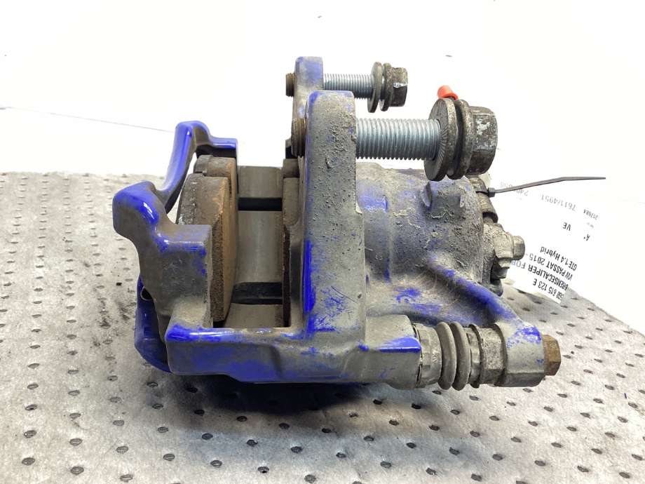 Bremsecaliper venstre foran til VW Passat 2015-2019 (Fase 1) (B8) (B8) (VOLKSWAGEN|5G0 615 123 E|)